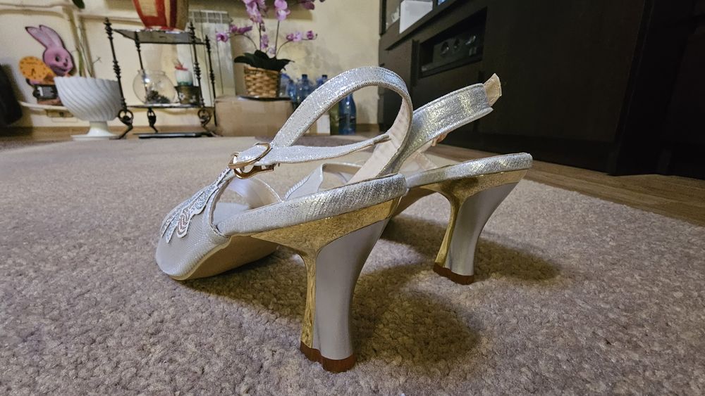 Sandałki białe ozdobne roz. 40