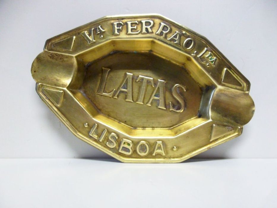 raro vintage cinzeiro em chapa de latão - V.ª Ferrão Ldt Lisboa LATAS
