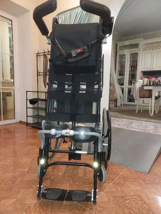 Візок LifeStand з функцією автоматичного підйому у положення стояння