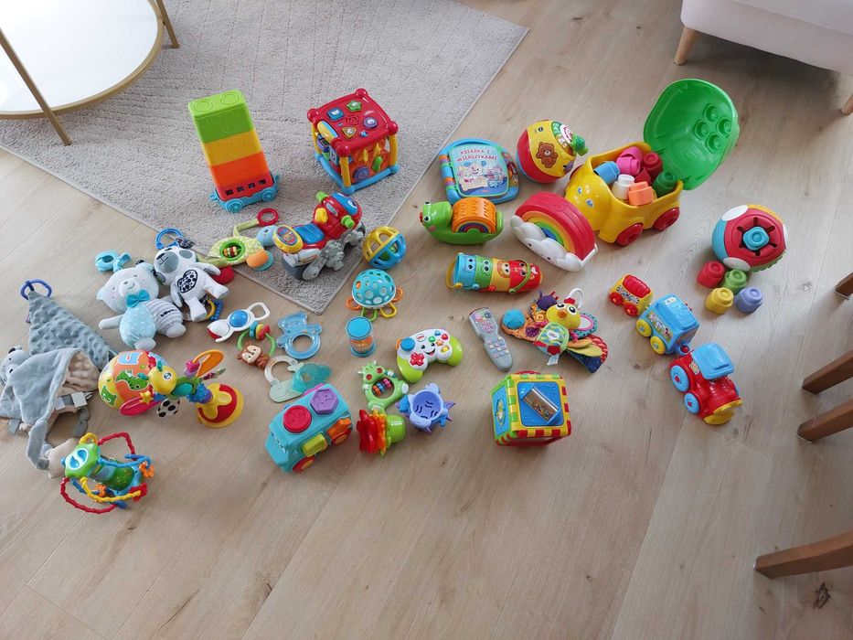 Zestaw zabawek dla niemowlaka i starszego dziecka