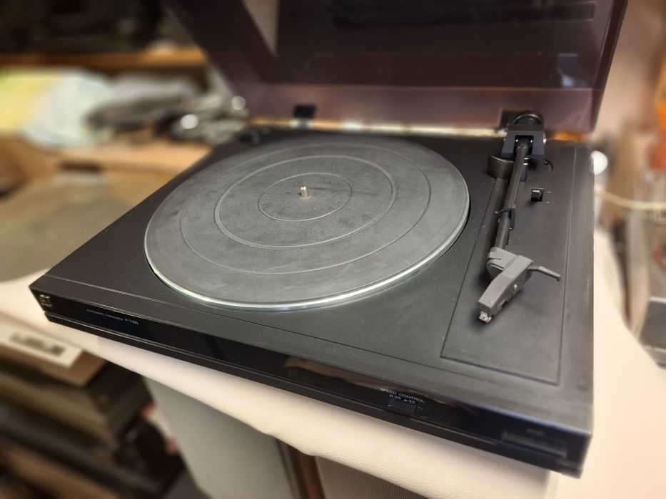 Gramofon Sansui P-1100