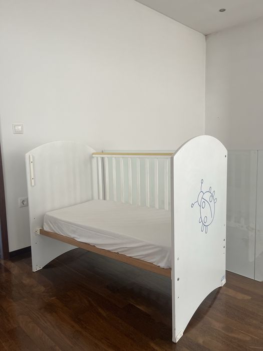 Cama  de  bebe  com lateral amovivel
