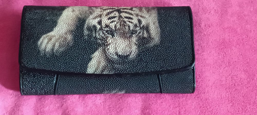 Аксессуар роскошный кошелек из кожи ската