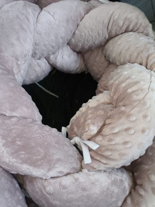 Warkocz ochraniacz do łóżeczka różowy 300 cm