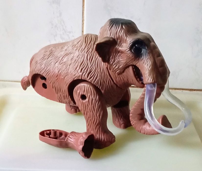 Animais com som e movimento. 7,50€ os dois.