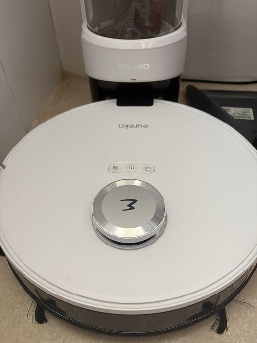 Aspirador robot eureka