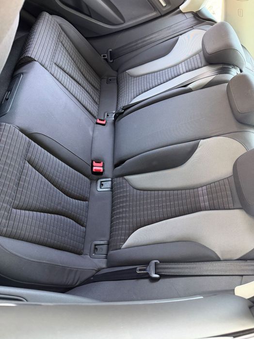 Um automovel audi