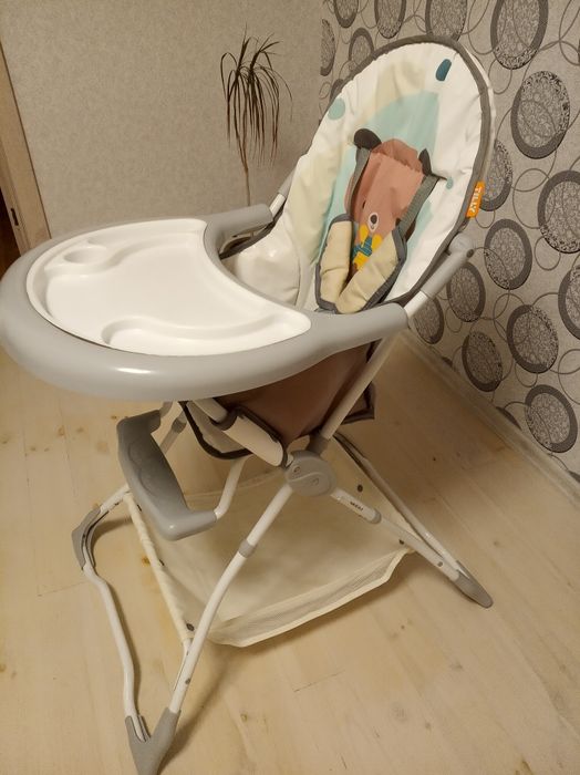 Стільчик для годування