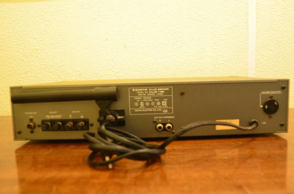 Rádio Sanyo Plus T35