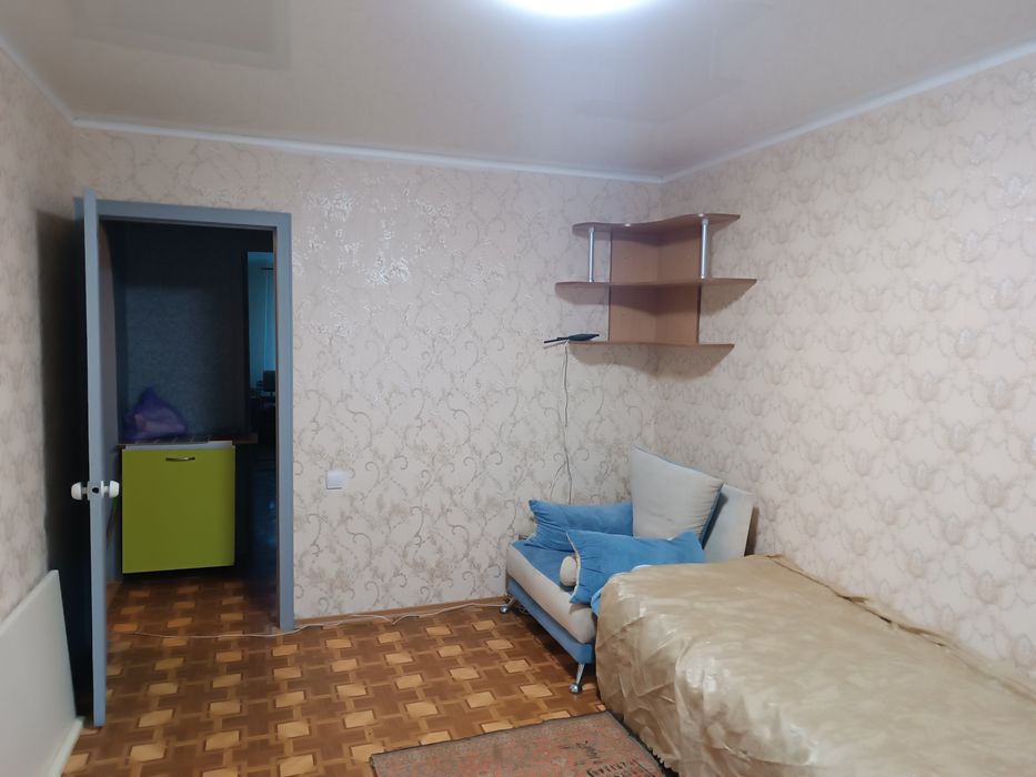 Довгостроково, помісячно, 2хкімн., 1поверх,4місця,В.Гурова буд.45