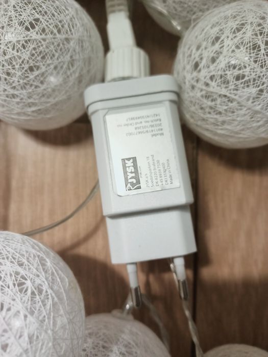 Wiszące białe lampki - kule