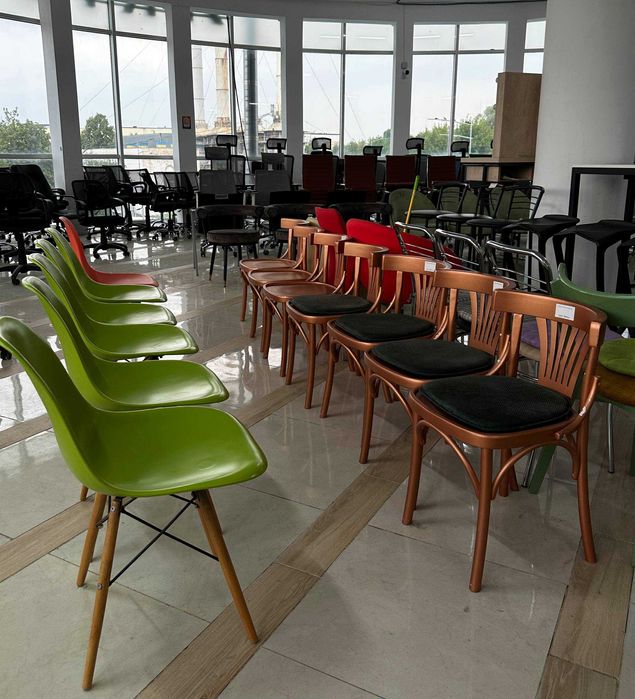 Продаж з офісу стелажи,тумби,столи, крісла,стільці,оргтехніка