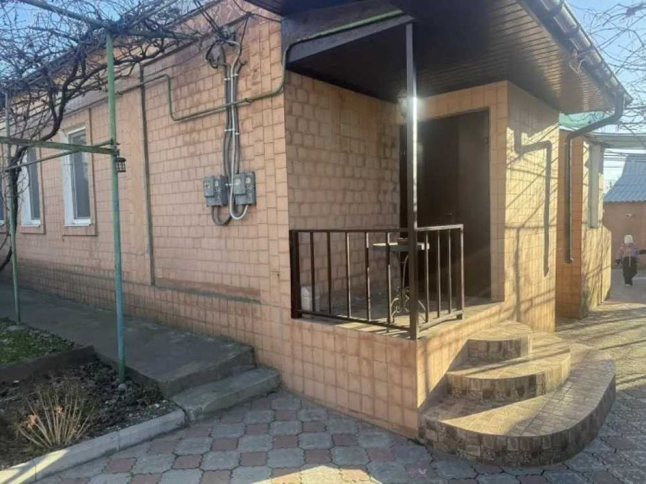 Сдаю часть дома с отдельным двором и участком. 2 комнаты. 13 Линия.