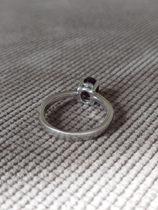 Продам серебряное колечко