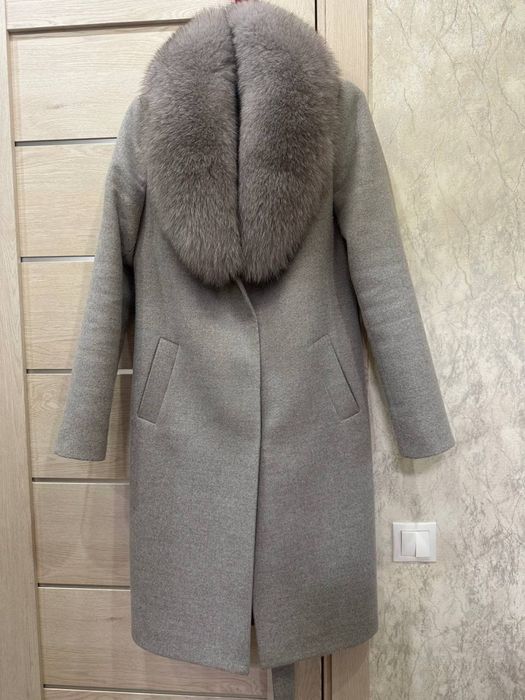 Пальто с воротником из песца