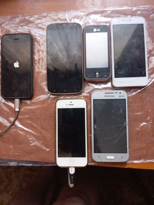 Продам телефони на запчасти ли востановления цена за все