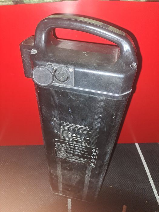 Bateria de iões de lítio. 48v
