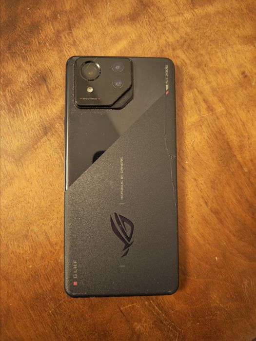 Asus Rogphone 8 .