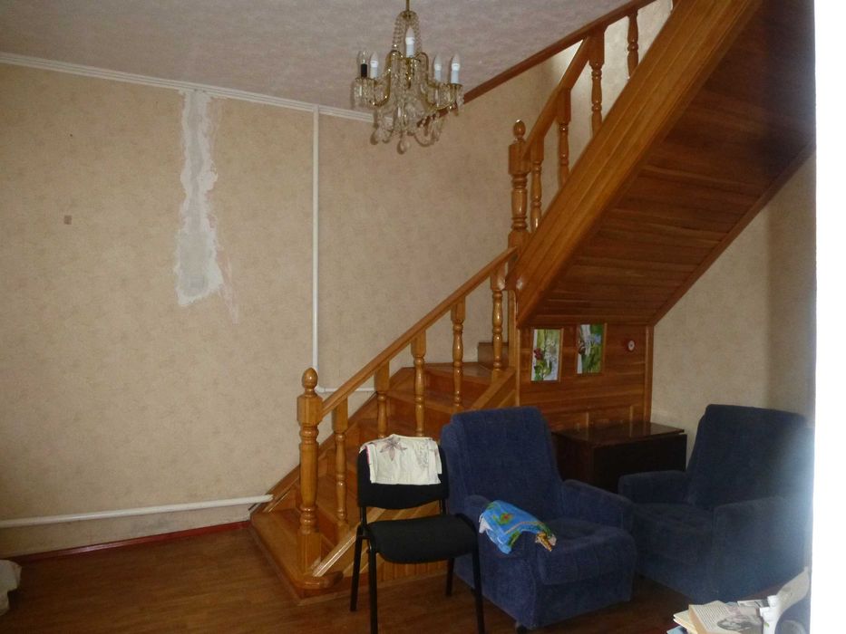 Продається 2-хповерх.будинок в м. Зміів