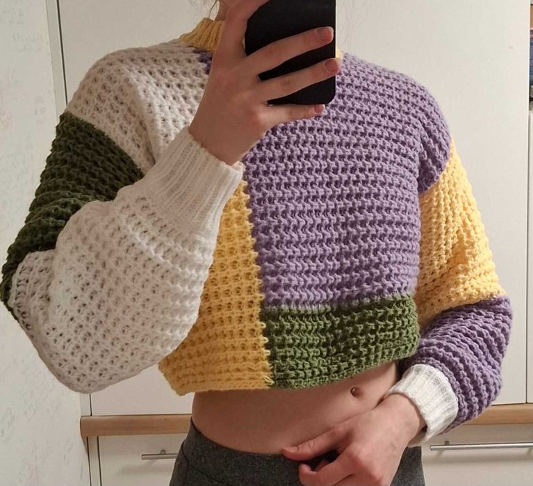 Kolorowy sweter krótki