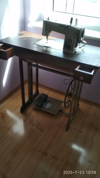 Stół do maszyny do szycia