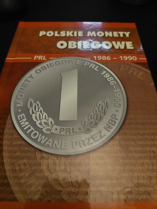 Album klaser z monetami PRL.