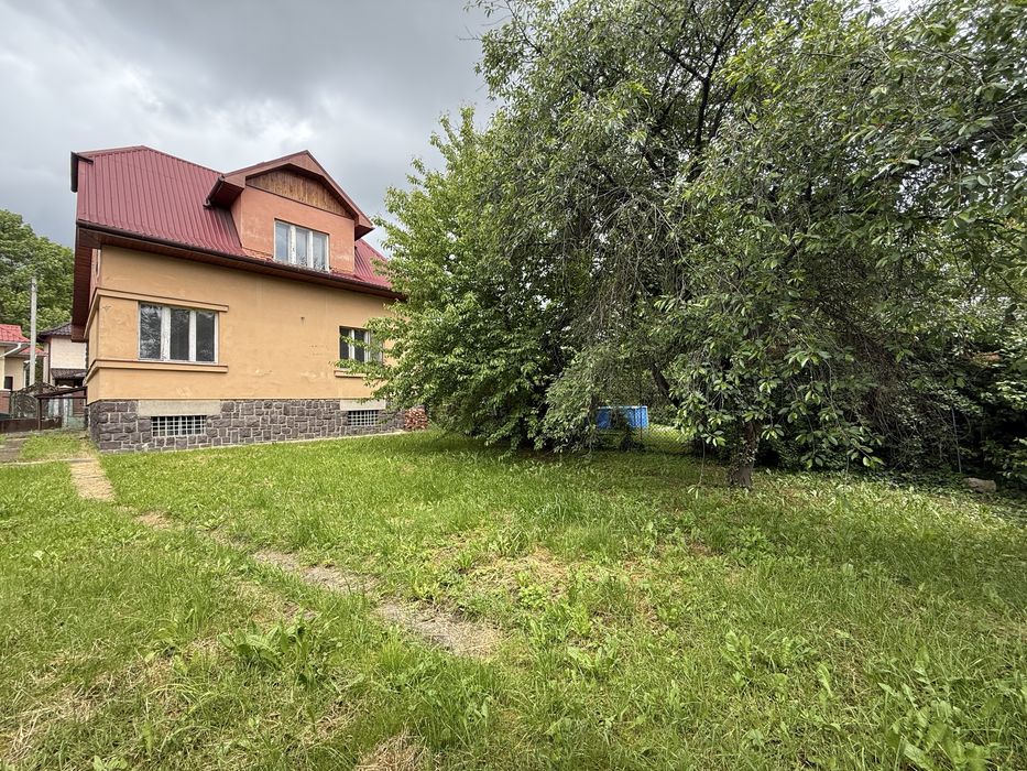 Продаж будинку в центрі