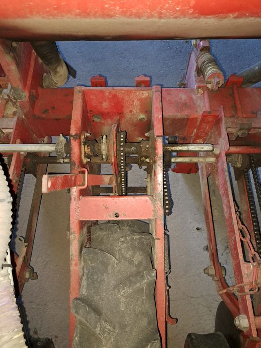 Siewnik BECKER do kukurydzy 4-rzędowy