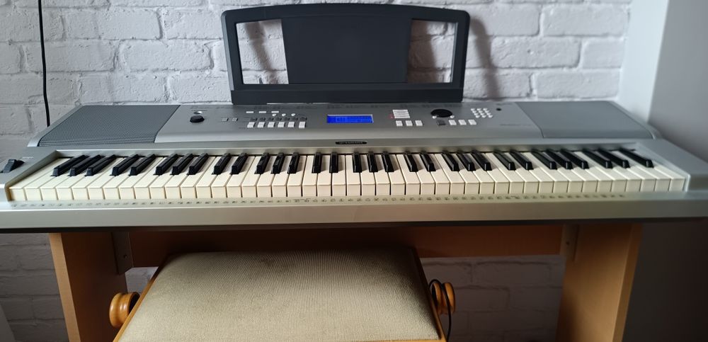 Yamaha dgx 220 keyboard