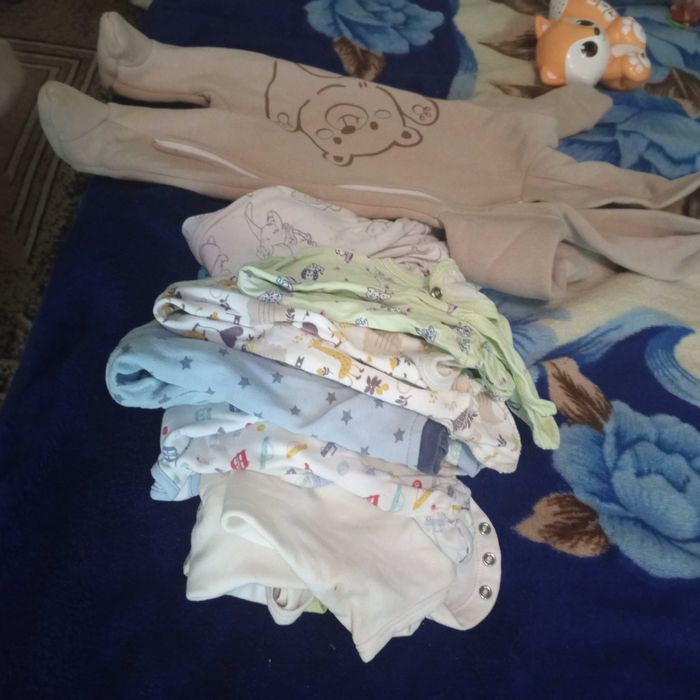 Віддам безкоштовно одяг на хлопчика 0-6