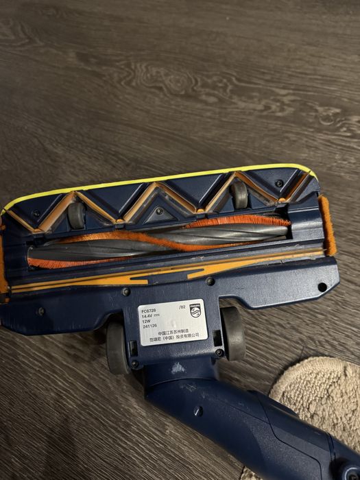 Вертикальний + ручний пилосос (2в1) Philips SpeedPro aqua FC6728