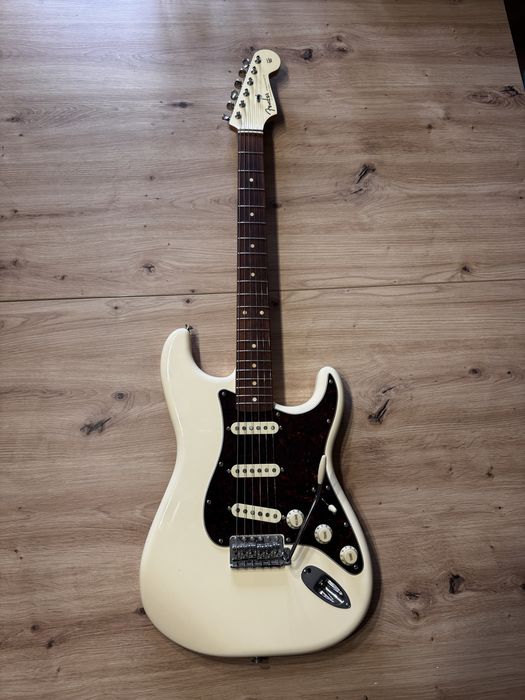 Fender Limited Edition Vintera ‘60s Stratocaster – Olympic White