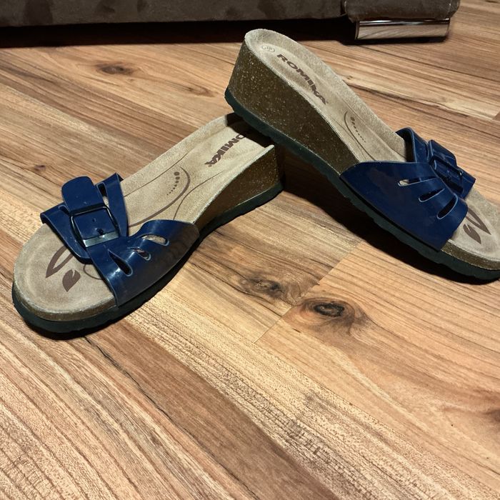 Granatowe klapki,koturn,klapki