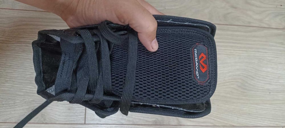 Ортез голеностопный McDavid MDA101 с жесткими вставками. Размер XS