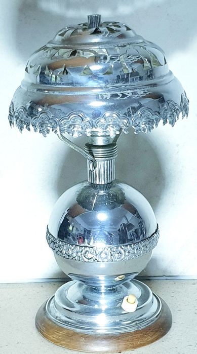 Invulgar candeeiro de mesa vintage cromado