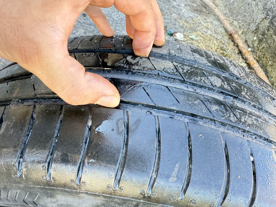 Pneus 185/60r15 com 95% piso como novos