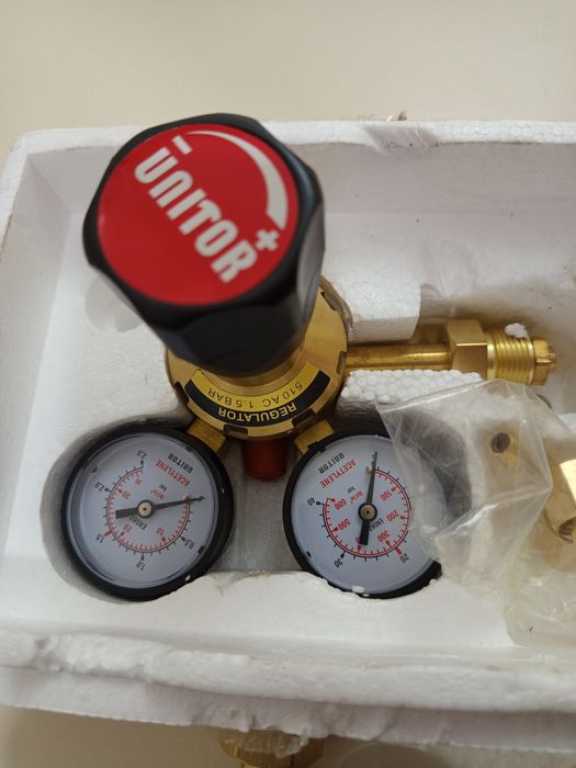 Редуктор для газового та кисневого балонів ,нові.