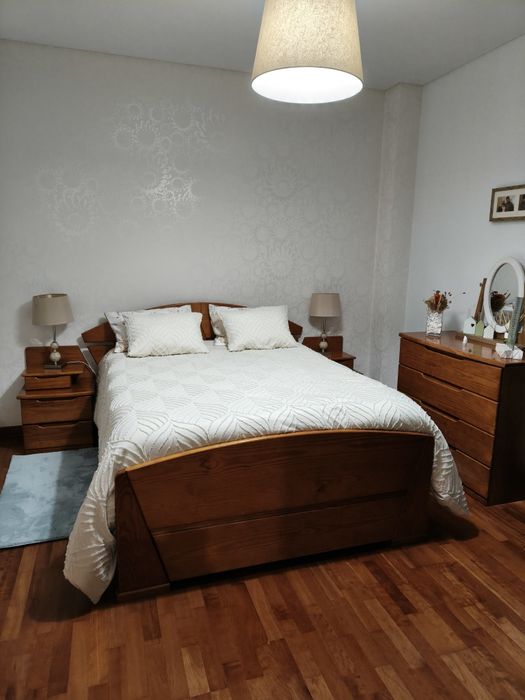 Mobília de quarto madeira maciça