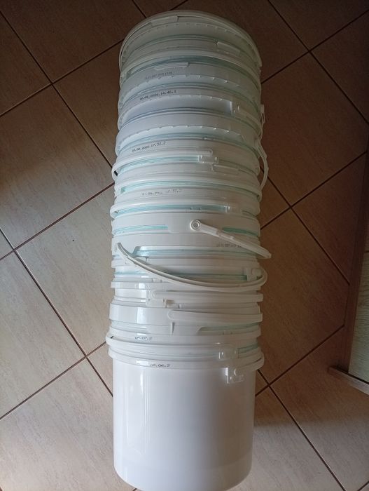 Sprzedam wiadra 10l
