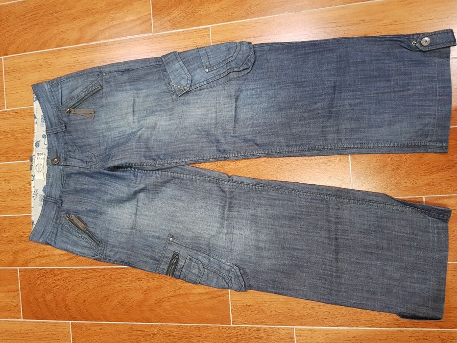 Vendo calça de ganga  com bolsos variados