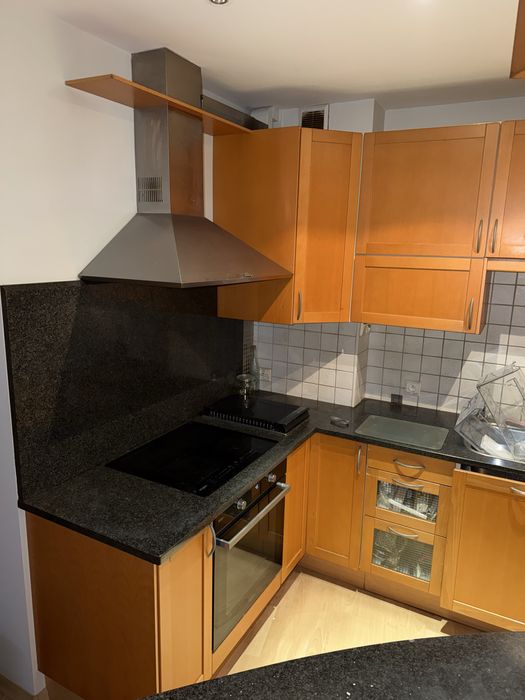 Kuchnia drewniana z marmurowym blatem