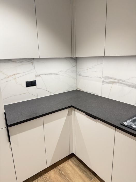 Meble kuchenne wraz z blatem i zlewem