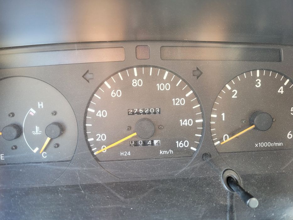 Toyota Hiace 2.5d com 6 lugares
