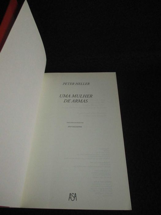 Livro Uma Mulher de Armas Peter Heller 1ª edição 2017