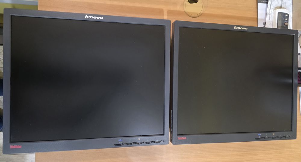 Monitor Lenovo 19" VESA 10x10
