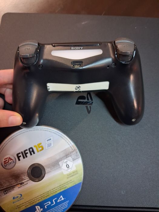 PS4 c/ Comando Oficial Dualshock 4 e Jogo FIFA