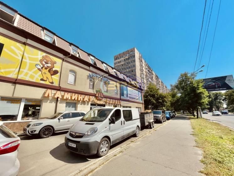 Продам рабочий торгово-офисный центр