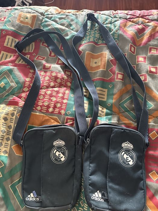 Bolsa da adidas com o emblema do real madrid
