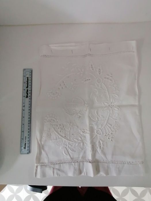 Fronha e barra de lençol antigas de bébé/ criança