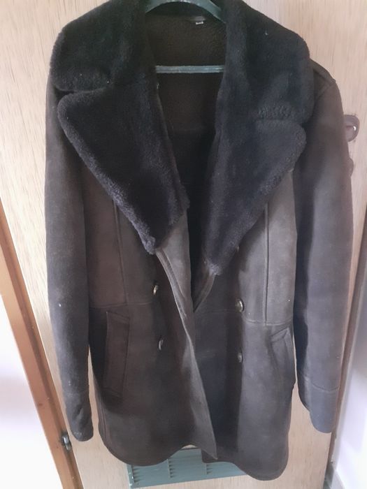 Sprzedam    kożuch męski L używany   na   szczupłą  osobe  . Skóra  .